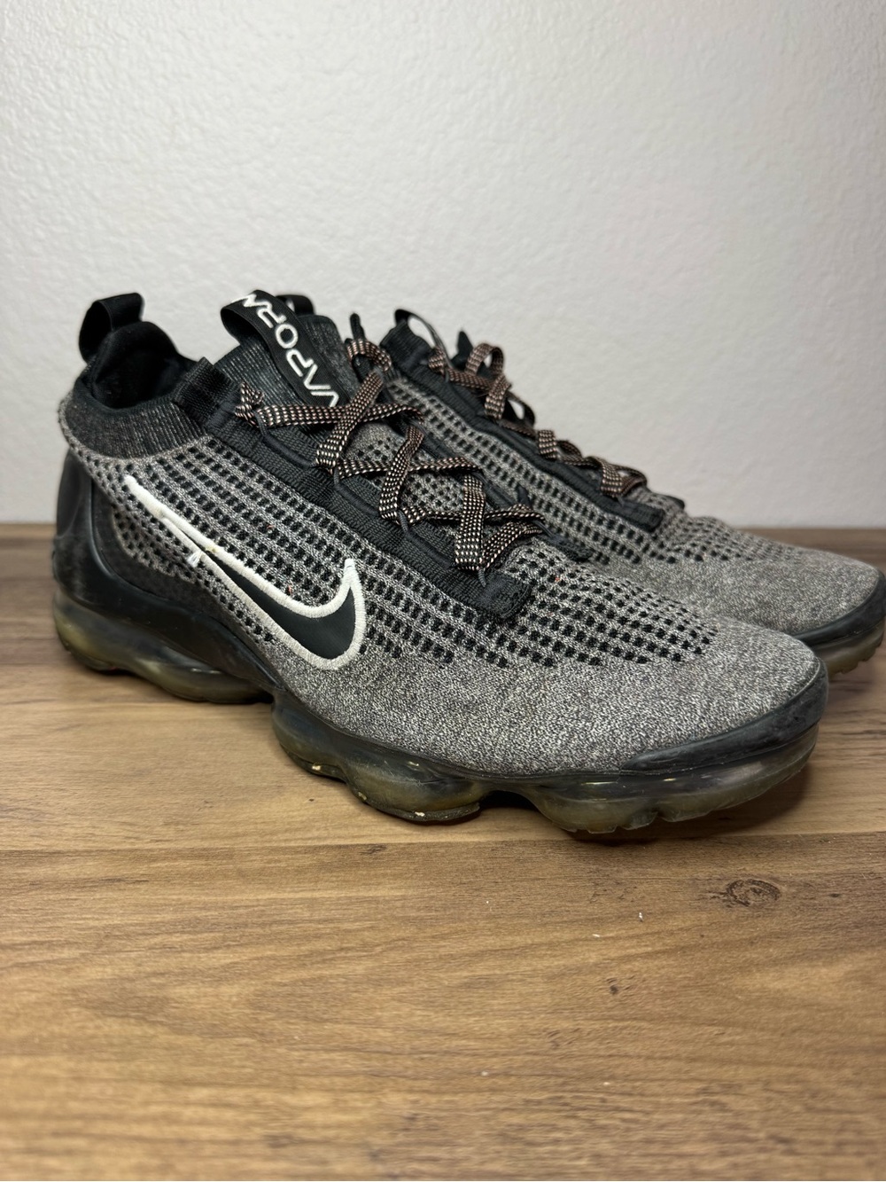 Nike Men’s Air VaporMax Flyknit Sneakers - Gray/Black